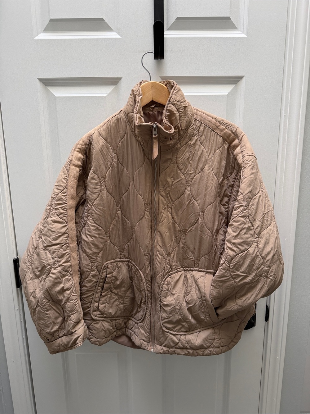 American Eagle Light Taupe Quilted Jacket Size L / Spring Layers